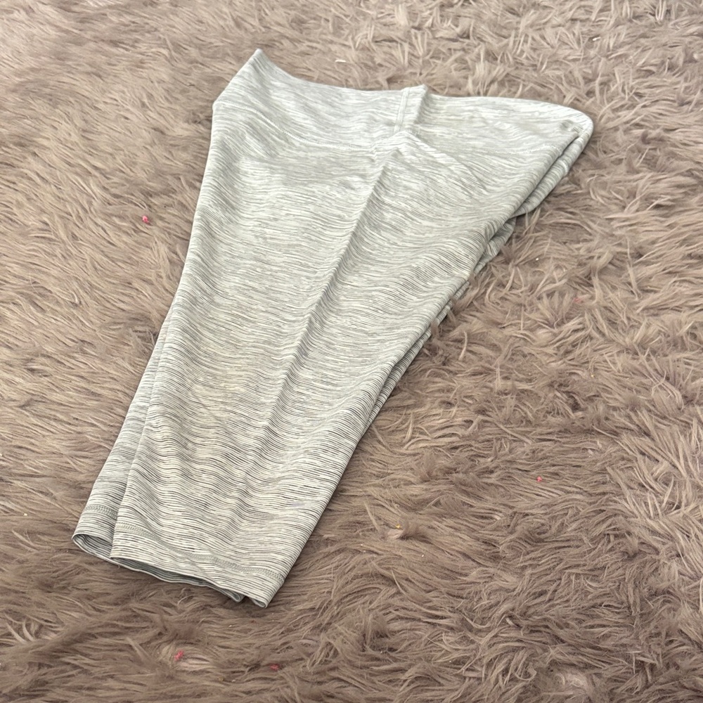 Women’s Gray Lululemon Cropped Leggings